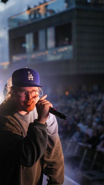 Crowd Favourite — photography for Live Show