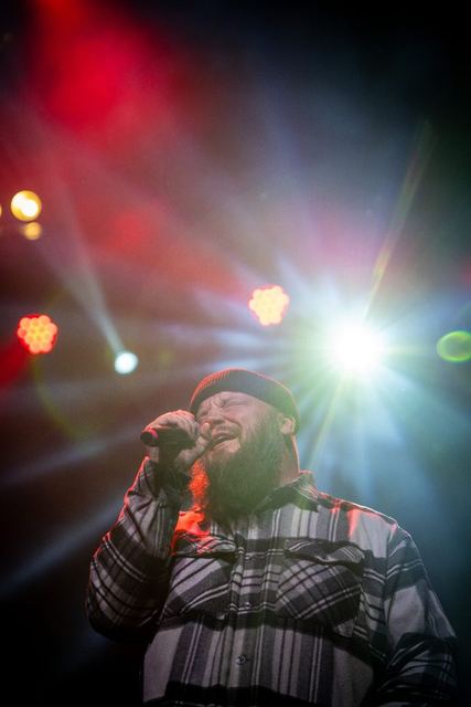 Vocal Under Lights — photography for Live Music