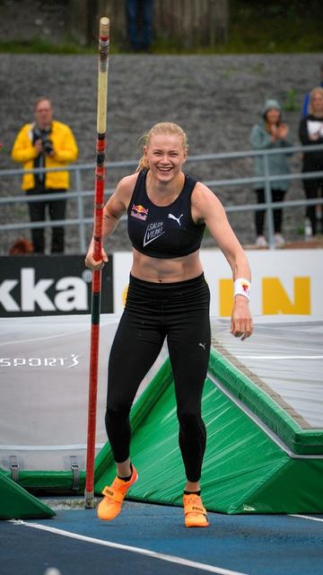 Pole Vault — photography for Track & Field